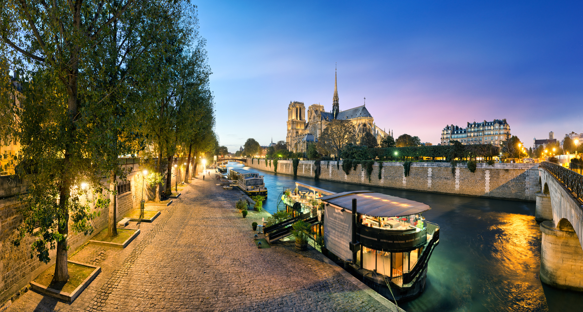 The banks of the Seine and Notre-Dame at dusk